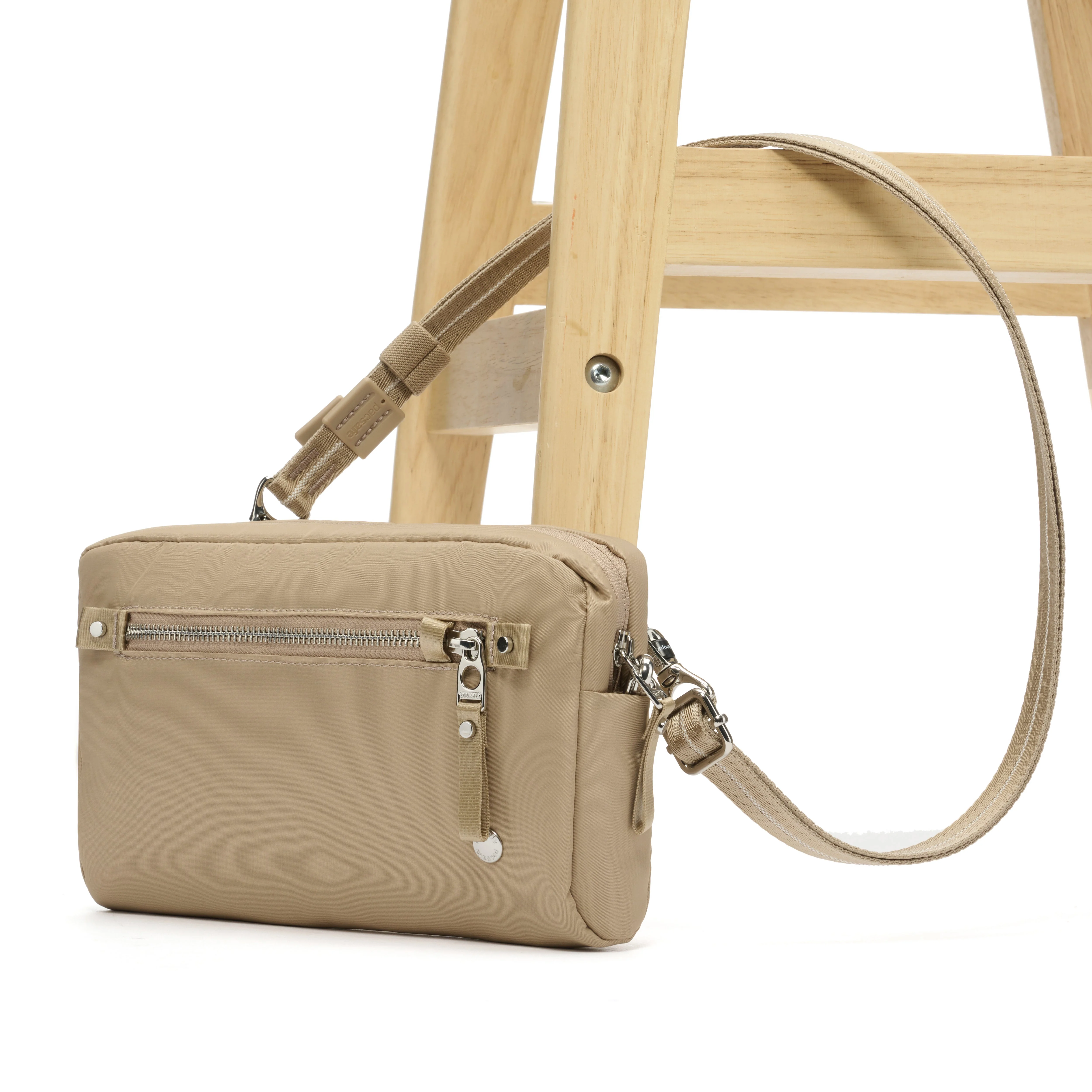 Pacsafe® W Anti-Theft 3-In-1 Sling - Image 32